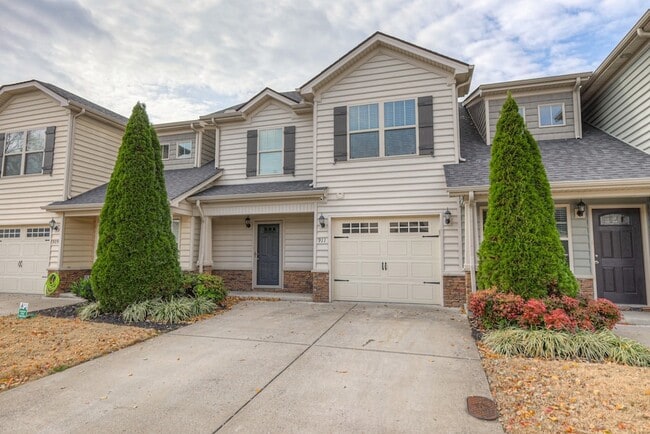 Photo - 911 Dahlia Dr