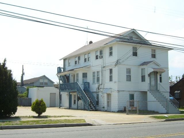Photo - 302 N Dorset Ave Apartments