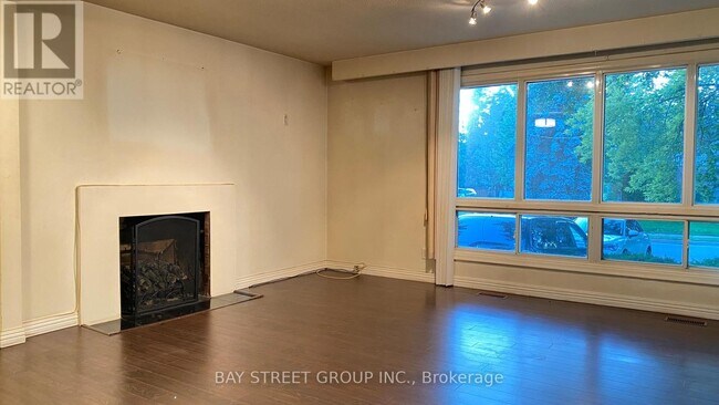 Photo - 93 Cartier Crescent