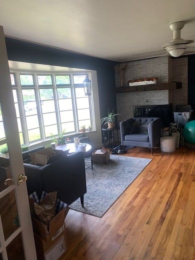 Photo - 545 Crestmore Pl