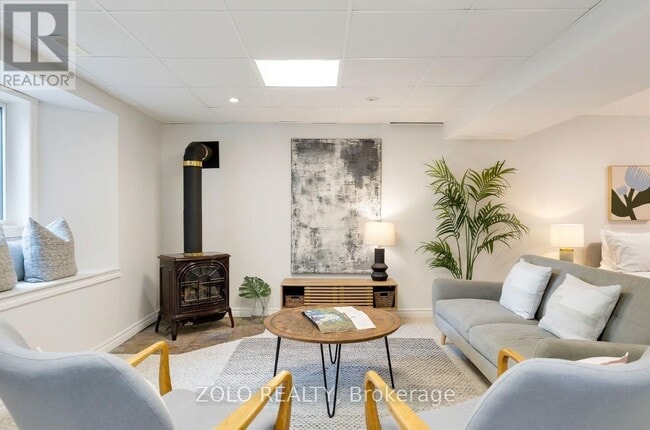 Photo - 2488 Newport St