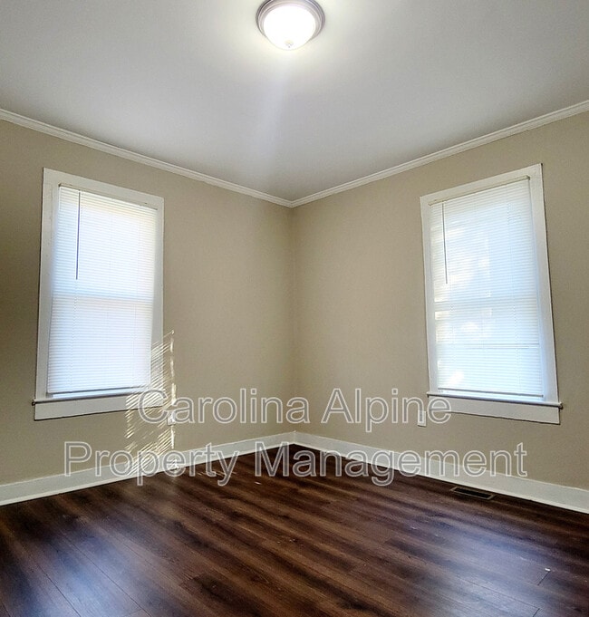 Photo - 2037 Pine Dr