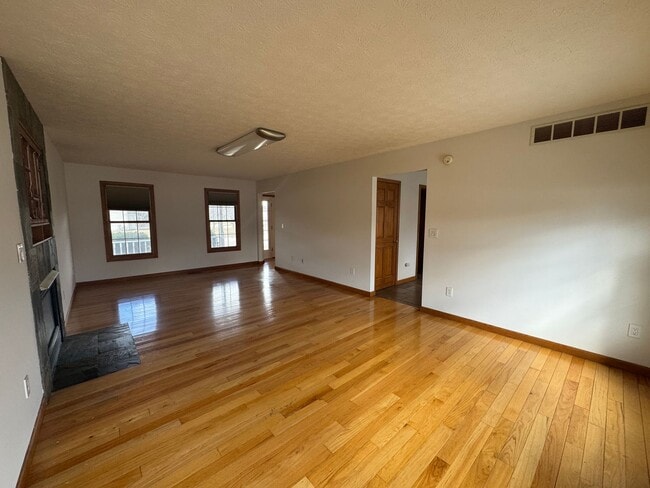 Photo - 2047 Parkside Dr