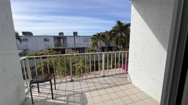 Photo - 807 NE 27th Ave