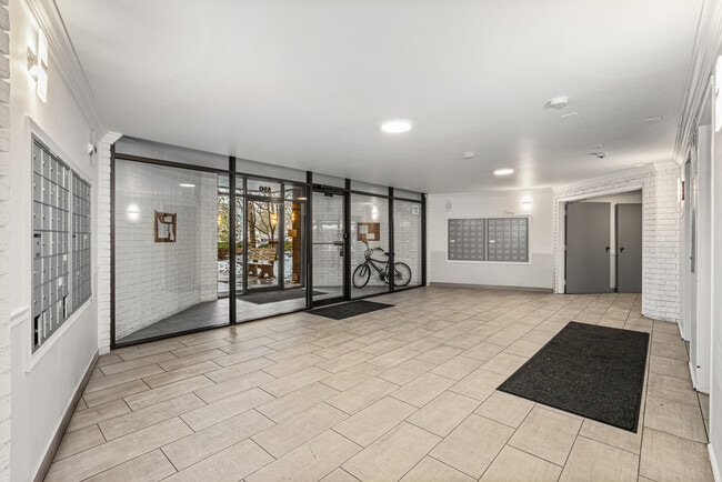 Photo - 5310 N Chester Ave Unit 200