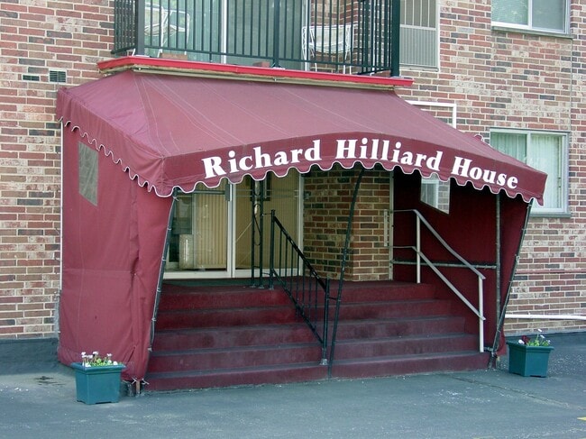 Entrance on east facade - Richard Hilliard House Condominiums