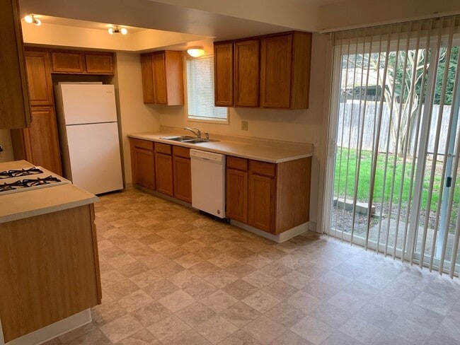 Photo - Bright & Spacious 3-Bedroom Home in Desirable River Road Area