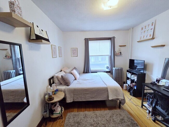 Photo - WOW! NO BROKER FEE!! UPDATED 3.5 BED/2 BATH IN PRIME COOLIDGE CORNER LOCATION