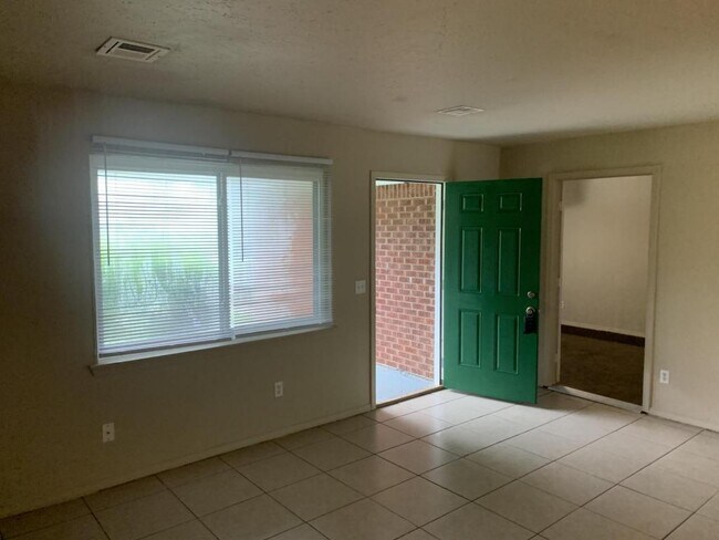 Photo - 717 NE 37th St House