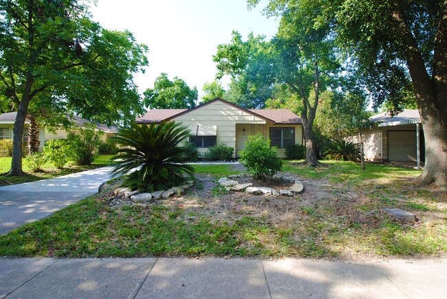 Photo - 3707 Daphne St