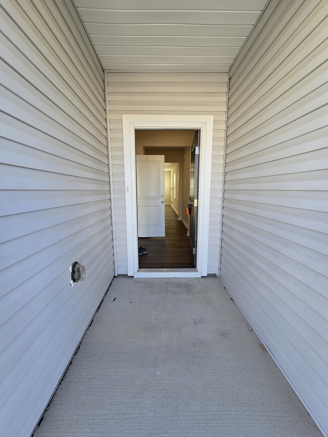 Photo - 865 Falls Grove Trl