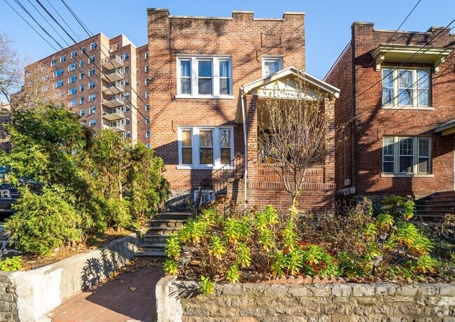 Building Photo - 656 JFK Blvd E Unit 2 Rental