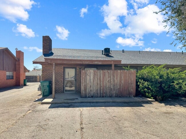 Building Photo - 4125-4131 North Grimes Street Unit 4125