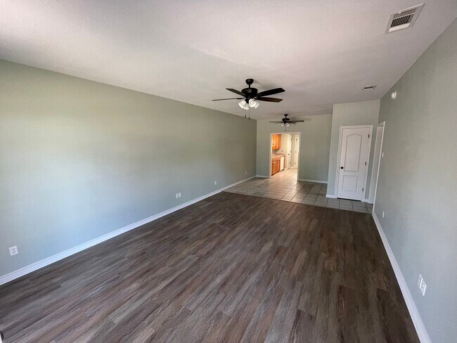 Photo - 423 W Thomas St