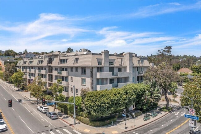 Building Photo - 390 S Sepulveda Blvd Rental