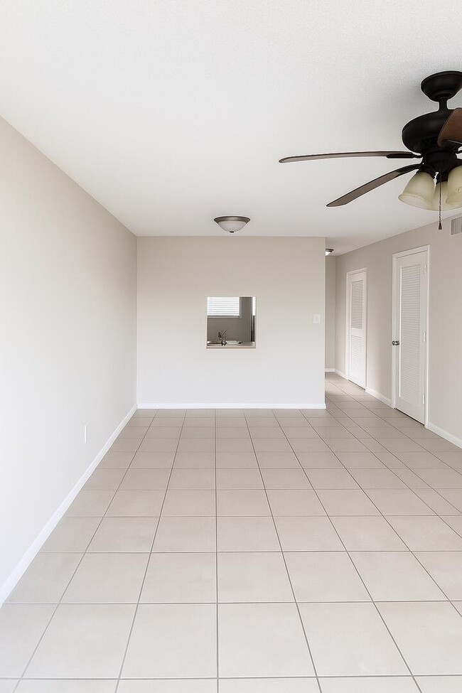 Photo - 665 Glouchester St Unit 14