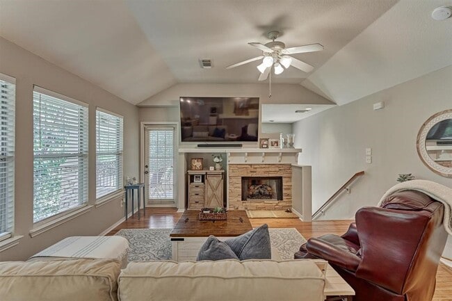 Photo - 87 Woodlily Pl