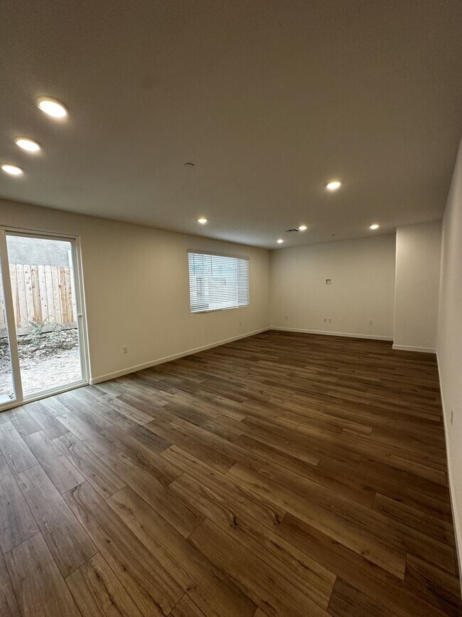 Photo - **RENT SPECIAL** - $1000 off! - Gorgeous Brand-New Lincoln Home - Available Now!