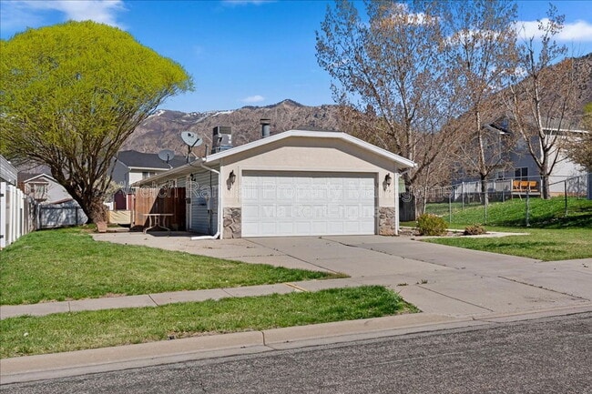 Photo - 928 E 1275 N