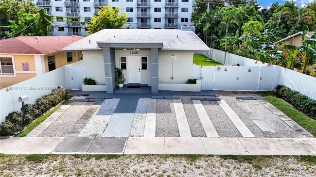 Building Photo - 1236 NE 109th St Unit 1