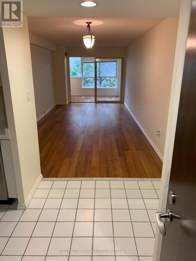 Photo - 225 Davenport Rd Unité 206