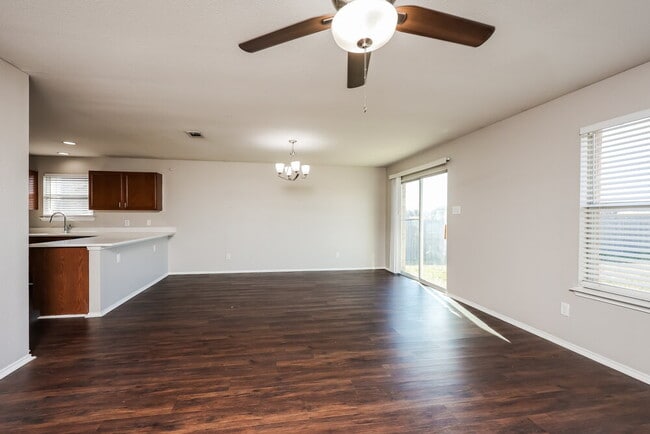 Photo - 533 Hearthstone Dr