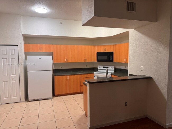 Building Photo - 2851 Riverside Dr Unit 203-N
