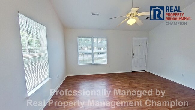 Photo - 3 BD/2BA Home with Sunny Floorplan and Eat-in Kitchen