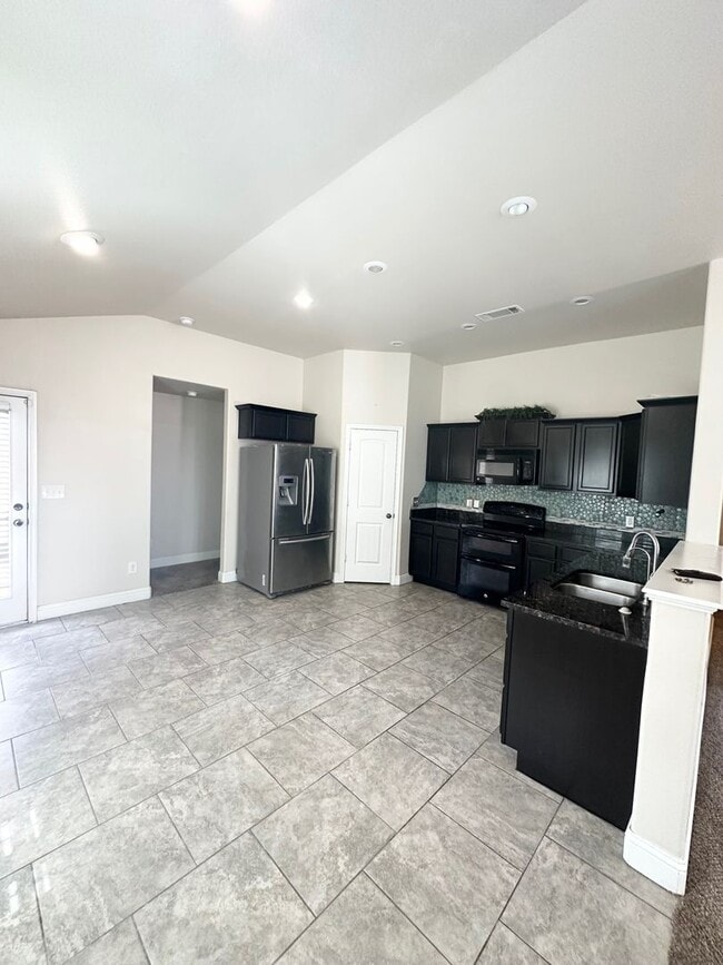 Photo - 4 Bed 2 Bath Ready to Rent ASAP!