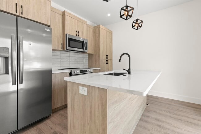 Photo - 514 E 17th St