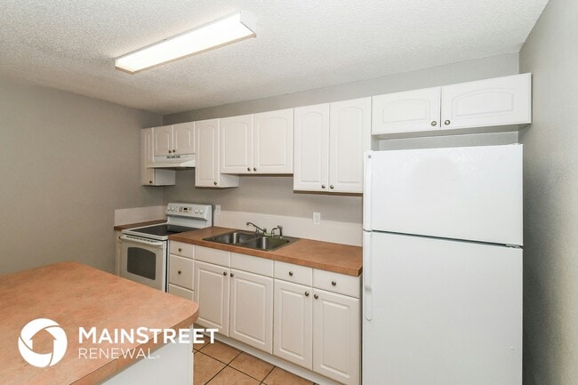 Photo - 1533 Raven Dr S