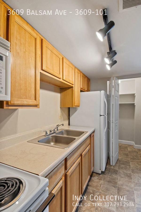 Photo - Move In Special: $300 Off First Month! Unidad 3609-101