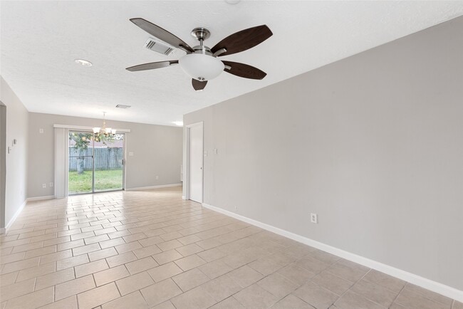 Photo - 743 Deercrest St