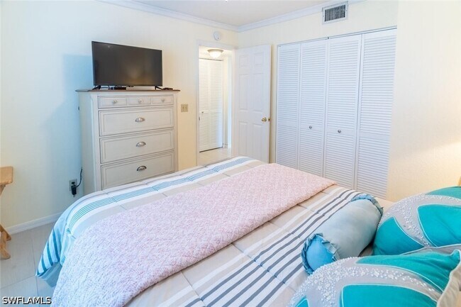 774 Wiggins Lake Dr Unit 106