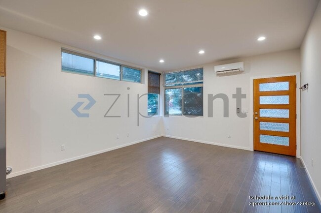 Photo - 4813 Delridge Wy SW