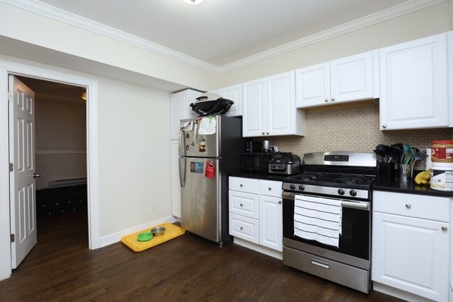 Photo - 837.5 W Cornelia Ave Unit 6H