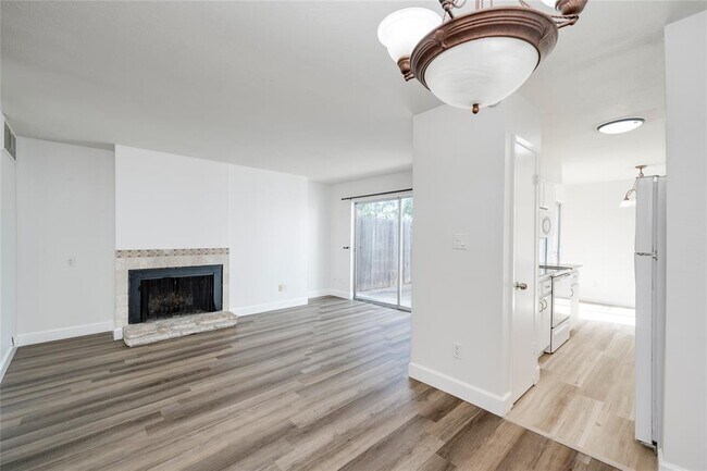 Photo - 6910 Hart Ln Unidad 806