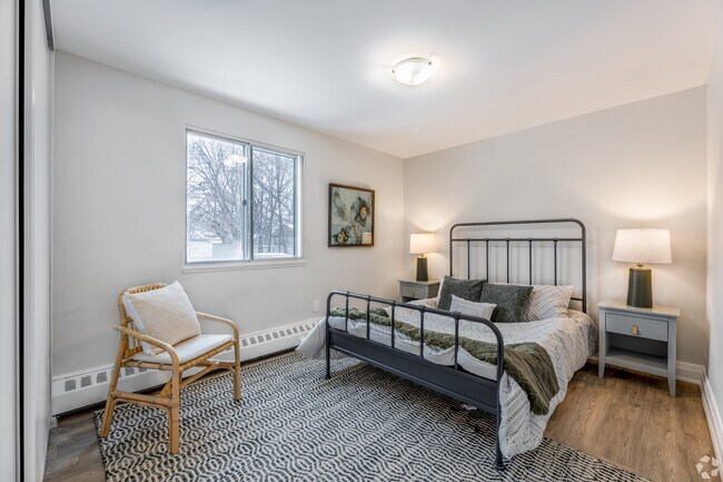 Photo - 20 Elizabeth Street N