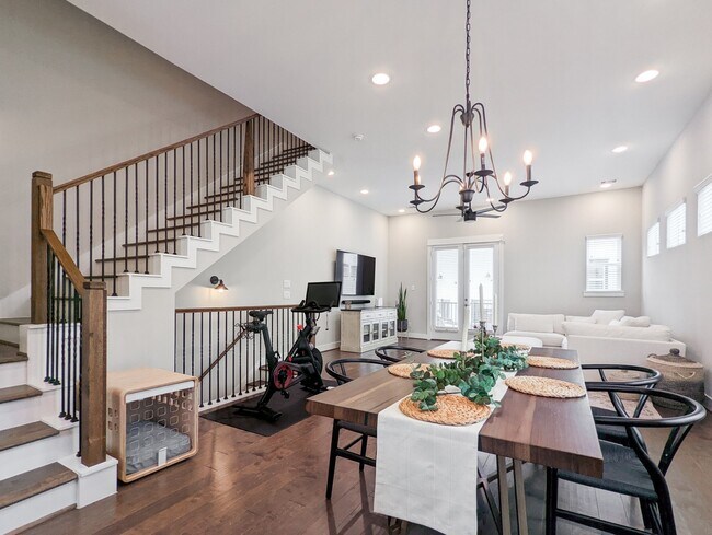 Photo - 1114 W 15th 1/2 St Unit D