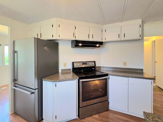 Photo - 1529 NW Avon Ct