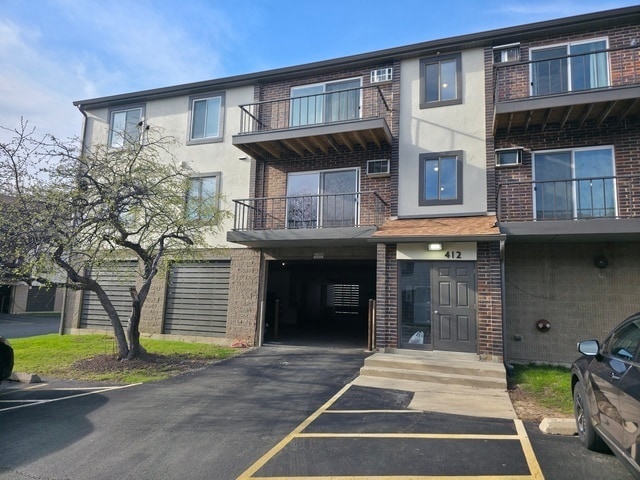 Building Photo - 412 E Bailey Rd Unit 203