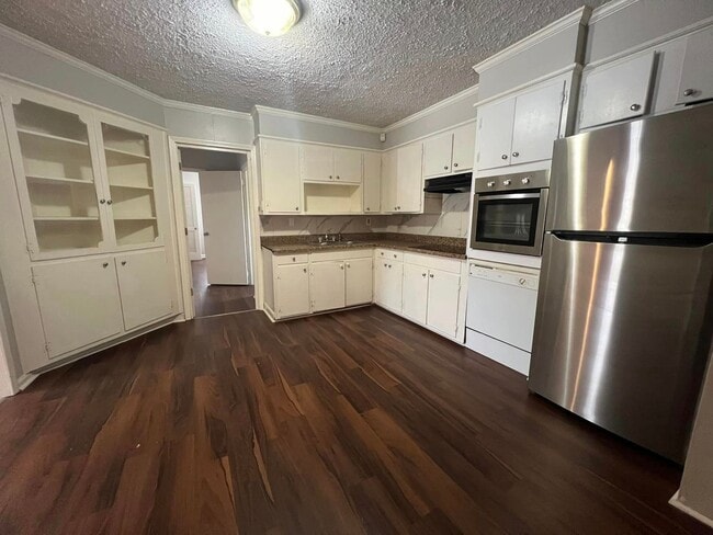Photo - Beautiful Brick 3 bed/2 bath home!