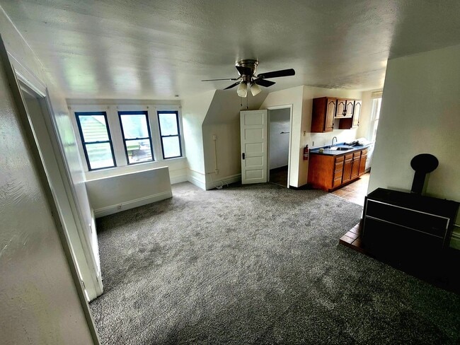 Building Photo - 44 Kendall Ave Unit 1 Rental