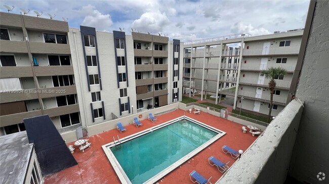 Building Photo - 10000 NW 80th Ct Unit 2416 Rental