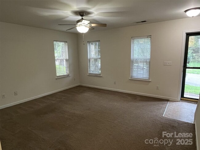 Photo - 688 Continental Dr
