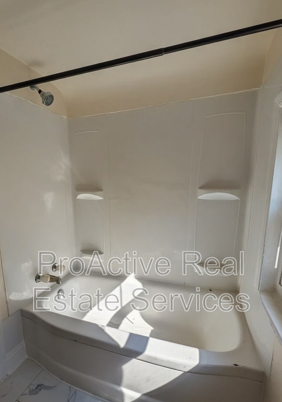 Photo - 1018 Wolcott Ave Unit B