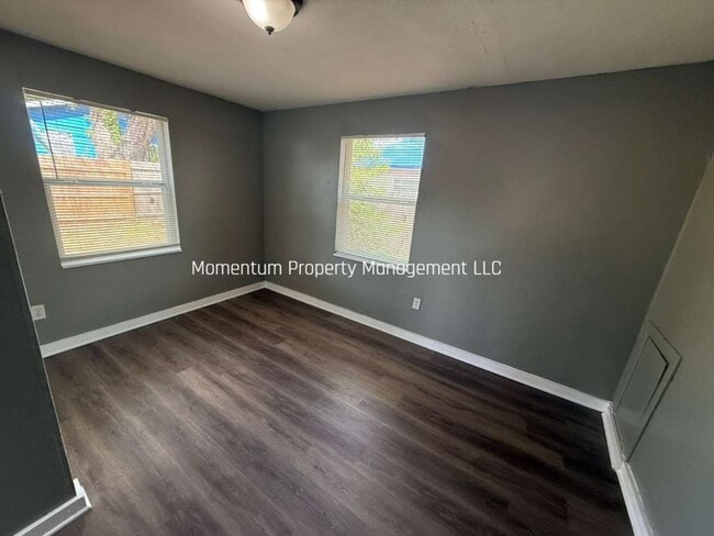 Photo - 3/1 Remodeled Tampa Home- READY FOR IMMEDIATE MOVE IN!!