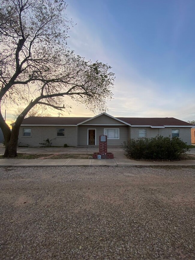 Spacious 4 Bed, 2 Bath Home in Lubbock, TX - Spacious 4 Bed, 2 Bath Home in Lubbock, TX