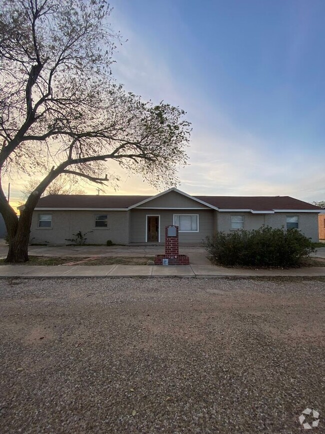 Building Photo - Spacious 4 Bed, 2 Bath Home in Lubbock, TX