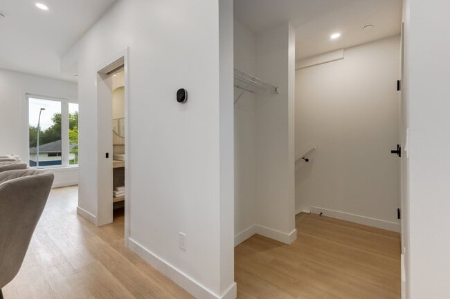 Photo - Calgary Pet Friendly Townhouse in Killarney Unit 2